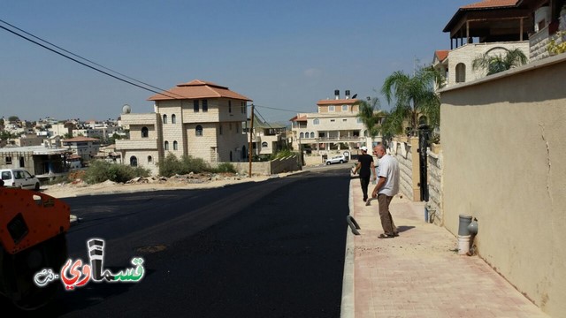  فيديو - بحضور رئيس البلدية المحامي عادل بدير .. يستمر تعبيد شوارع البلدة , تعبيد 4 شوارع بالقرب من شارع ال 24 الالتفافي  